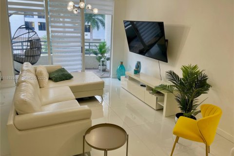 Condominio en alquiler en Miami Beach, Florida, 2 dormitorios, 91.97 m2 № 1991822 - foto 17