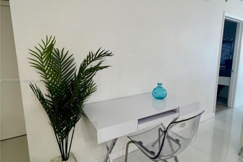 Condominio en alquiler en Miami Beach, Florida, 2 dormitorios, 91.97 m2 № 1991822 - foto 16