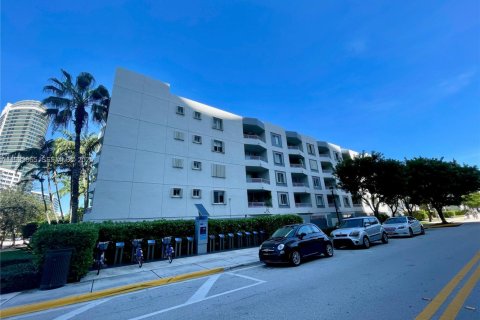 Condominio en alquiler en Miami Beach, Florida, 2 dormitorios, 91.97 m2 № 1991822 - foto 5