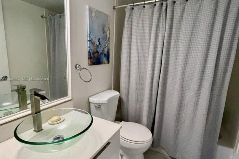 Condominio en alquiler en Miami Beach, Florida, 2 dormitorios, 91.97 m2 № 1991822 - foto 22