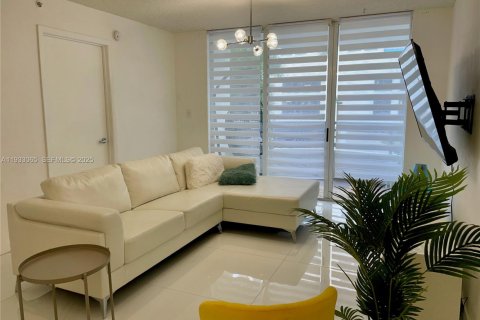 Condominio en alquiler en Miami Beach, Florida, 2 dormitorios, 91.97 m2 № 1991822 - foto 15