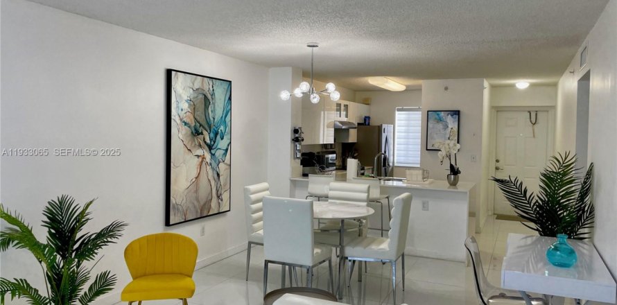 Condominio en Miami Beach, Florida, 2 dormitorios  № 1991822