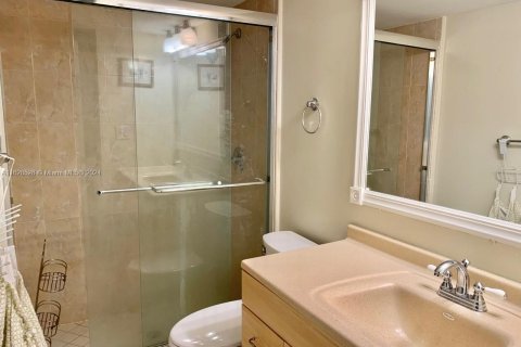 Condo in Hallandale Beach, Florida, 2 bedrooms  № 1940111 - photo 10