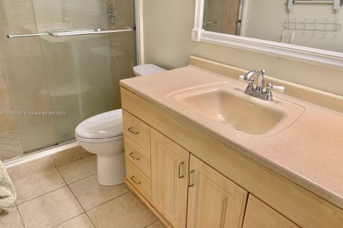 Condo in Hallandale Beach, Florida, 2 bedrooms  № 1940111 - photo 11