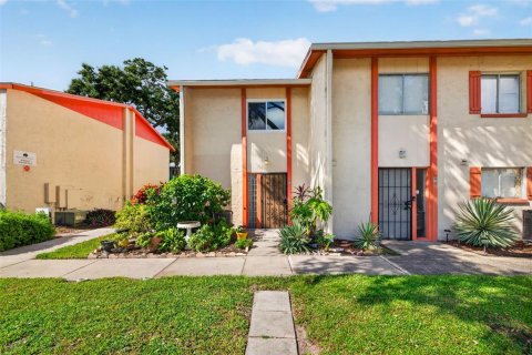 Townhouse in Saint Petersburg, Florida 2 bedrooms, 111.02 sq.m. № 2369730