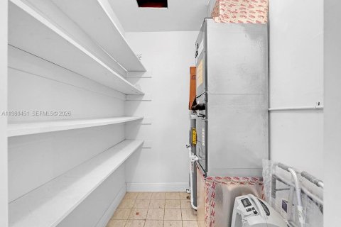 Снять в аренду квартиру в Холливуд, Флорида 1 спальня, 83.61м2, № 2091246 - фото 24