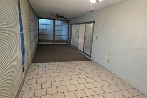 House in Port Richey, Florida 2 bedrooms, 103.31 sq.m. № 2368869 - photo 11