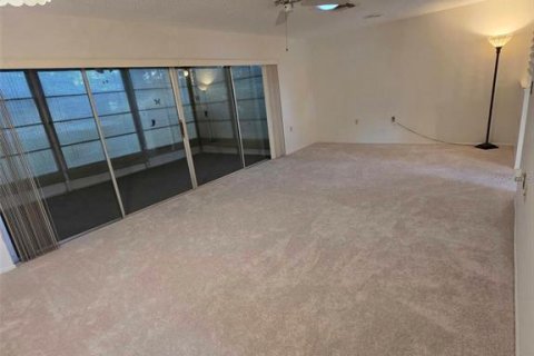 House in Port Richey, Florida 2 bedrooms, 103.31 sq.m. № 2368869 - photo 8