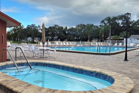 House in Port Richey, Florida 2 bedrooms, 103.31 sq.m. № 2368869 - photo 25