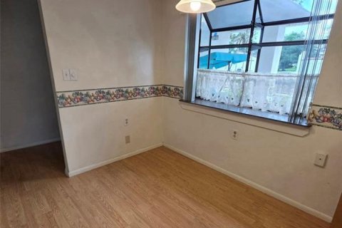 House in Port Richey, Florida 2 bedrooms, 103.31 sq.m. № 2368869 - photo 6