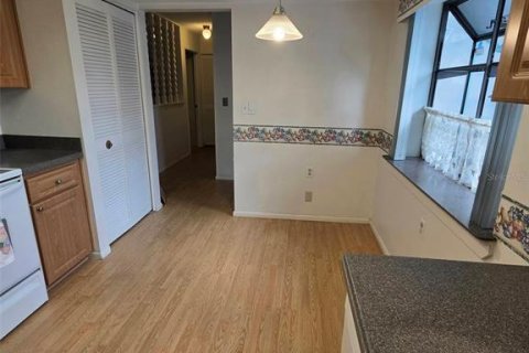 House in Port Richey, Florida 2 bedrooms, 103.31 sq.m. № 2368869 - photo 5