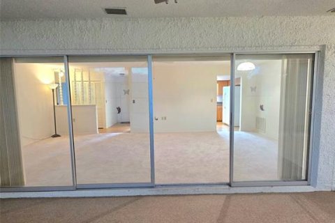 House in Port Richey, Florida 2 bedrooms, 103.31 sq.m. № 2368869 - photo 9