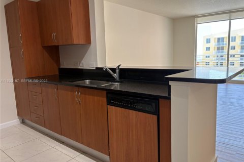 Condominio en venta en Aventura, Florida, 1 dormitorio, 77.57 m2 № 2076905 - foto 4