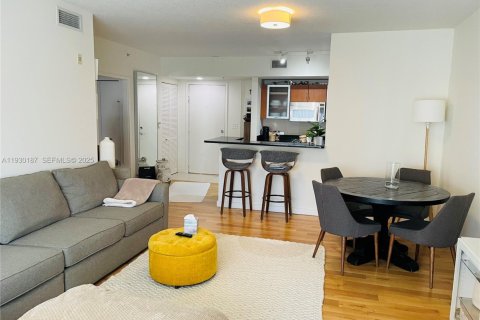 Condominio en venta en Aventura, Florida, 1 dormitorio, 77.57 m2 № 2076905 - foto 14