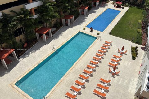 Condominio en Aventura, Florida, 1 dormitorio  № 2076905