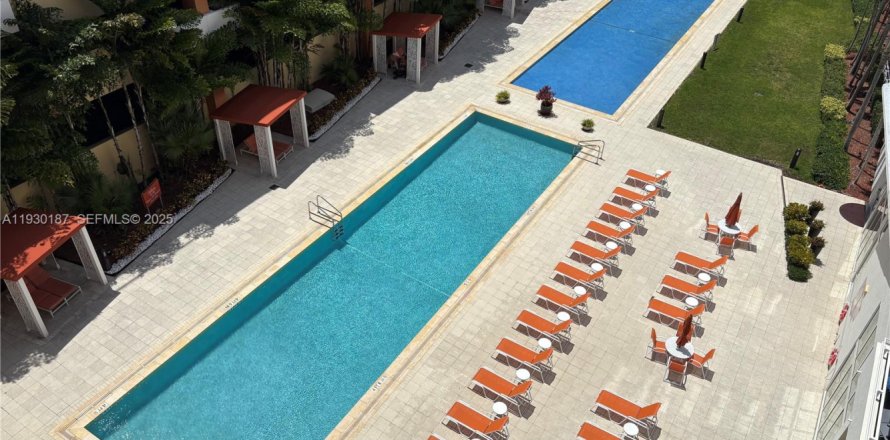 Condominio en Aventura, Florida, 1 dormitorio  № 2076905