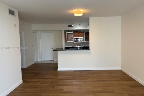 Condominio en venta en Aventura, Florida, 1 dormitorio, 77.57 m2 № 2076905 - foto 3