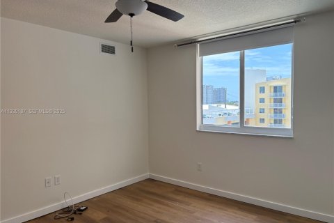 Condominio en venta en Aventura, Florida, 1 dormitorio, 77.57 m2 № 2076905 - foto 11