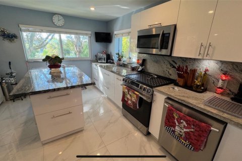 Condominio en venta en Pembroke Pines, Florida, 2 dormitorios, 140 m2 № 2034407 - foto 7