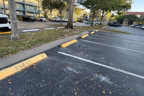 Condominio en venta en Pembroke Pines, Florida, 2 dormitorios, 140 m2 № 2034407 - foto 22