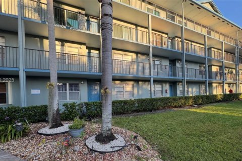 Condominio en venta en Pembroke Pines, Florida, 2 dormitorios, 140 m2 № 2034407 - foto 2