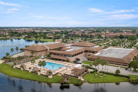 Condominio en venta en Pembroke Pines, Florida, 2 dormitorios, 140 m2 № 2034407 - foto 27