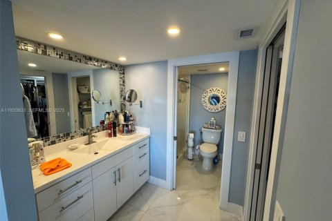 Condominio en venta en Pembroke Pines, Florida, 2 dormitorios, 140 m2 № 2034407 - foto 15