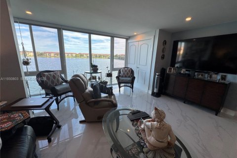 Condominio en venta en Pembroke Pines, Florida, 2 dormitorios, 140 m2 № 2034407 - foto 20