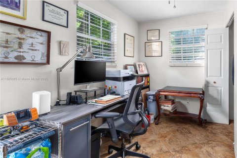 Immobilier commercial à vendre à Oakland Park, Floride: 187.2 m2 № 1938601 - photo 29