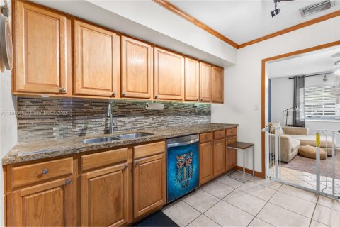 Immobilier commercial à vendre à Oakland Park, Floride: 187.2 m2 № 1938601 - photo 13