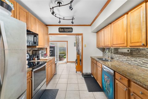 Immobilier commercial à vendre à Oakland Park, Floride: 187.2 m2 № 1938601 - photo 11