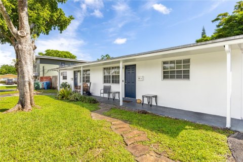 Immobilier commercial à vendre à Oakland Park, Floride: 187.2 m2 № 1938601 - photo 3