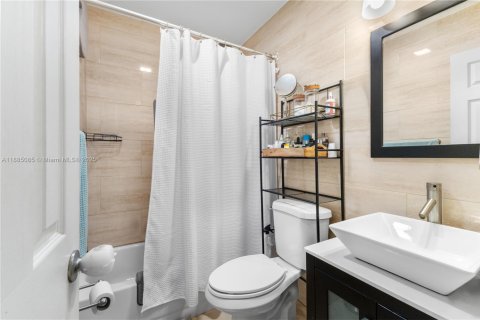 Immobilier commercial à vendre à Oakland Park, Floride: 187.2 m2 № 1938601 - photo 10