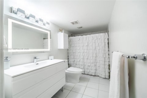 Copropriété à vendre à Miami, Floride: 2 chambres, 95.69 m2 № 2084281 - photo 19