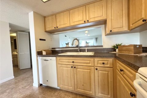 Condominio en alquiler en Port Richey, Florida, 2 dormitorios, 95.22 m2 № 1589672 - foto 26