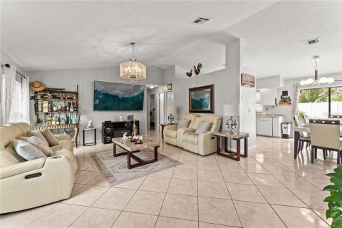 House in Kissimmee, Florida 3 bedrooms, 132.11 sq.m. № 1625391 - photo 4