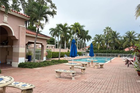 Condo in Doral, Florida, 2 bedrooms № 1989496 - photo 14