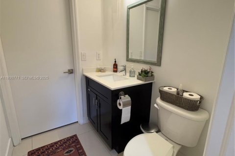 Condo in Doral, Florida, 2 bedrooms № 1989496 - photo 9