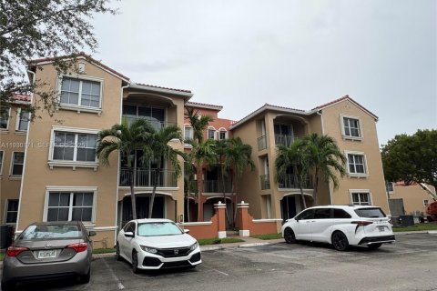 Condo in Doral, Florida, 2 bedrooms № 1989496 - photo 1