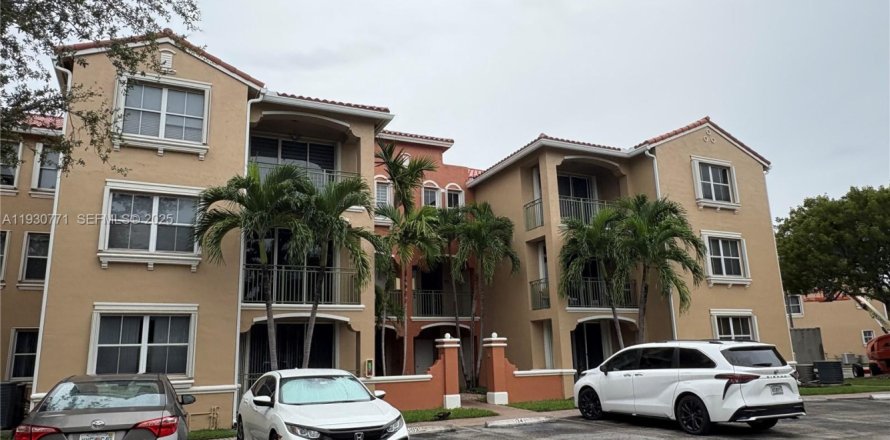 Condo in Doral, Florida, 2 bedrooms № 1989496