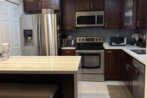 Condo in Doral, Florida, 2 bedrooms № 1989496 - photo 2