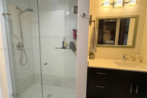 Condo in Doral, Florida, 2 bedrooms № 1989496 - photo 7