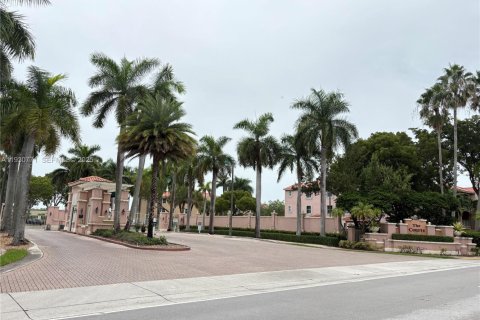 Condo in Doral, Florida, 2 bedrooms № 1989496 - photo 13