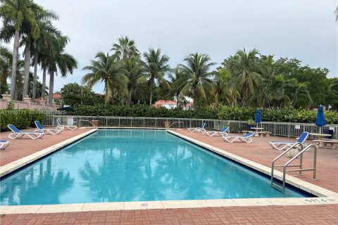 Condo in Doral, Florida, 2 bedrooms № 1989496 - photo 12