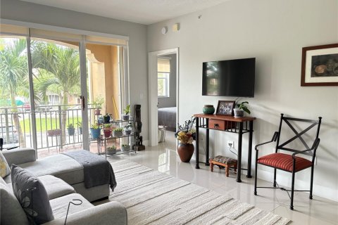 Condo in Doral, Florida, 2 bedrooms № 1989496 - photo 4