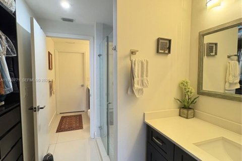 Condo in Doral, Florida, 2 bedrooms № 1989496 - photo 6