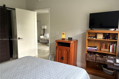Condo in Doral, Florida, 2 bedrooms № 1989496 - photo 5