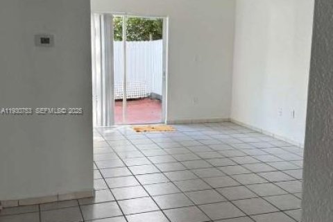 Снять в аренду кондоминиум в Майами, Флорида 2 спальни, 80.64м2, № 1989491 - фото 3