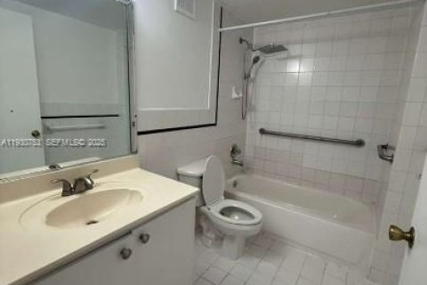 Снять в аренду кондоминиум в Майами, Флорида 2 спальни, 80.64м2, № 1989491 - фото 9