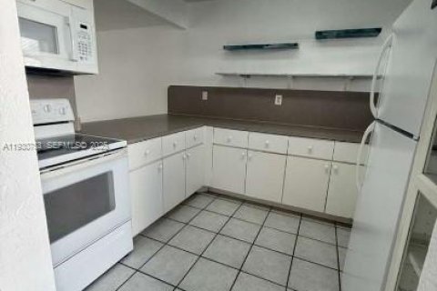 Снять в аренду кондоминиум в Майами, Флорида 2 спальни, 80.64м2, № 1989491 - фото 4